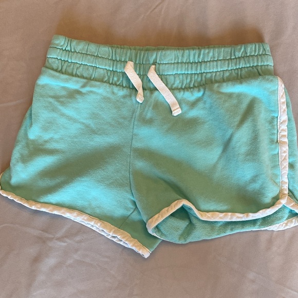 Gap size S 6-7 comfy shorts bundle. Good condition. - Picture 11 of 16